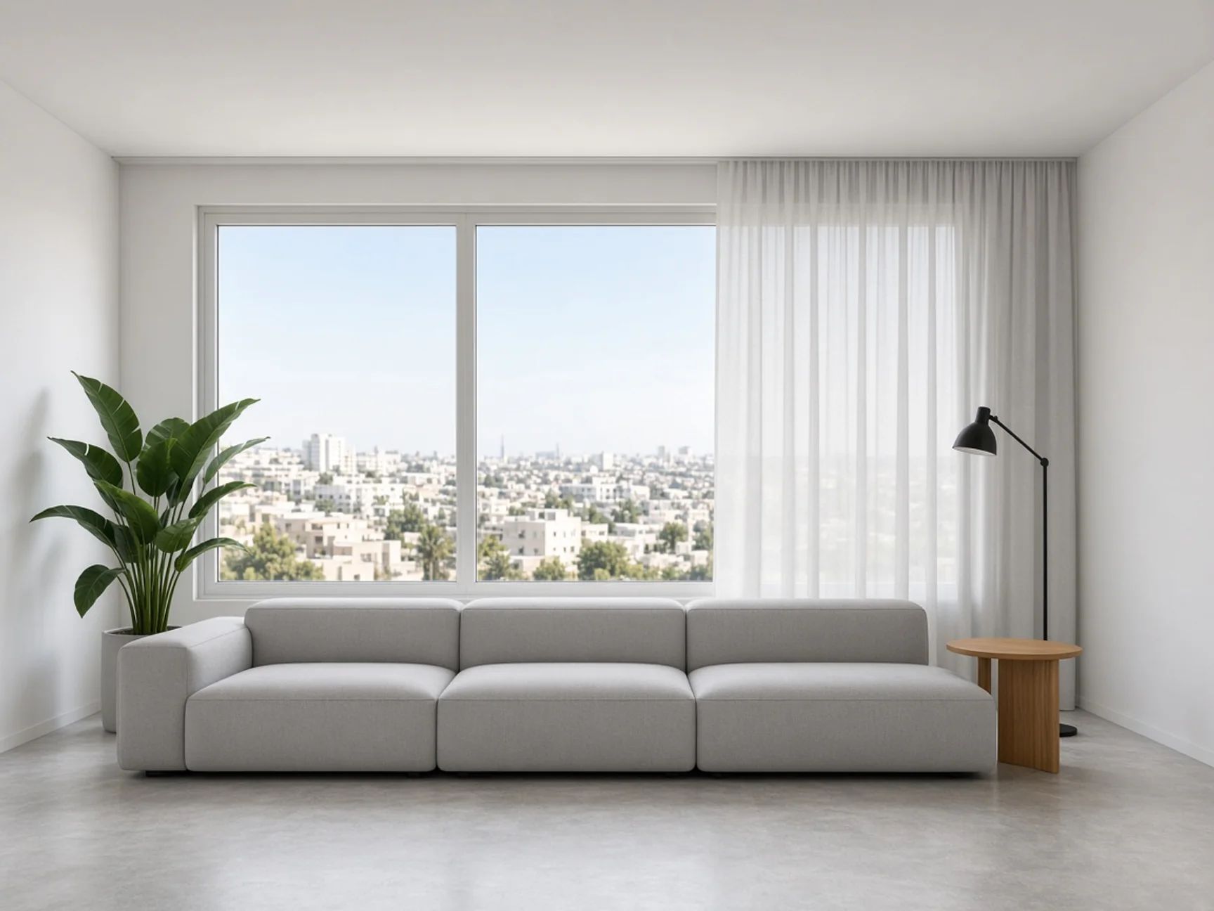 סלון מודרני מינימליסטי עם ספה אפורה וחלון רחב לנוף העיר, וילון שקוף אפור בהיר היורד מהתקרה עד הרצפה